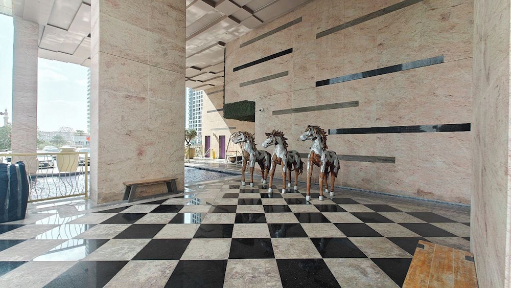Heaven Crest Vacation Homes - Balcony with City View 1BHK in JLT Dubai Close to Metro & Marina