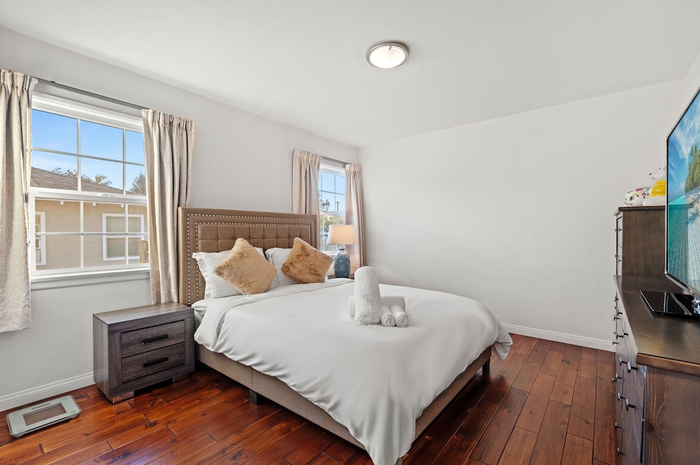 Cozy Pasadena Home Steps From Rose Bowl w Parking