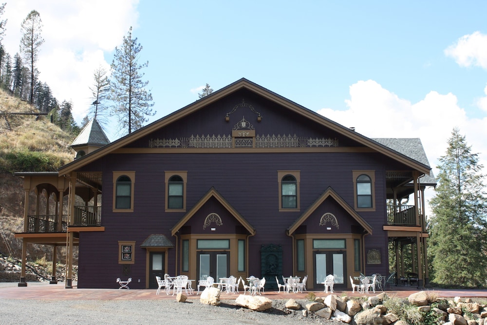 Hearthstone Elegant Lodge by the River