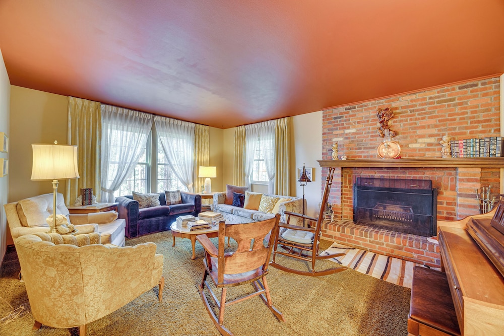 5 Mi to Castlewood Canyon: 'grandma's House'
