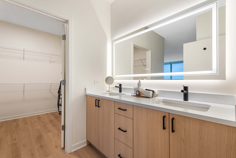 Fulton Group Stay 2 Apartments Skyline Views