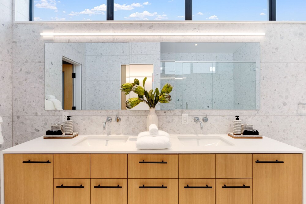 The Santa Monica Sunset - Beachfront Luxury