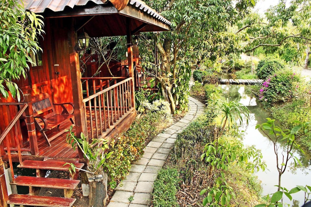 Baansuanlynjee Maeklong Resort