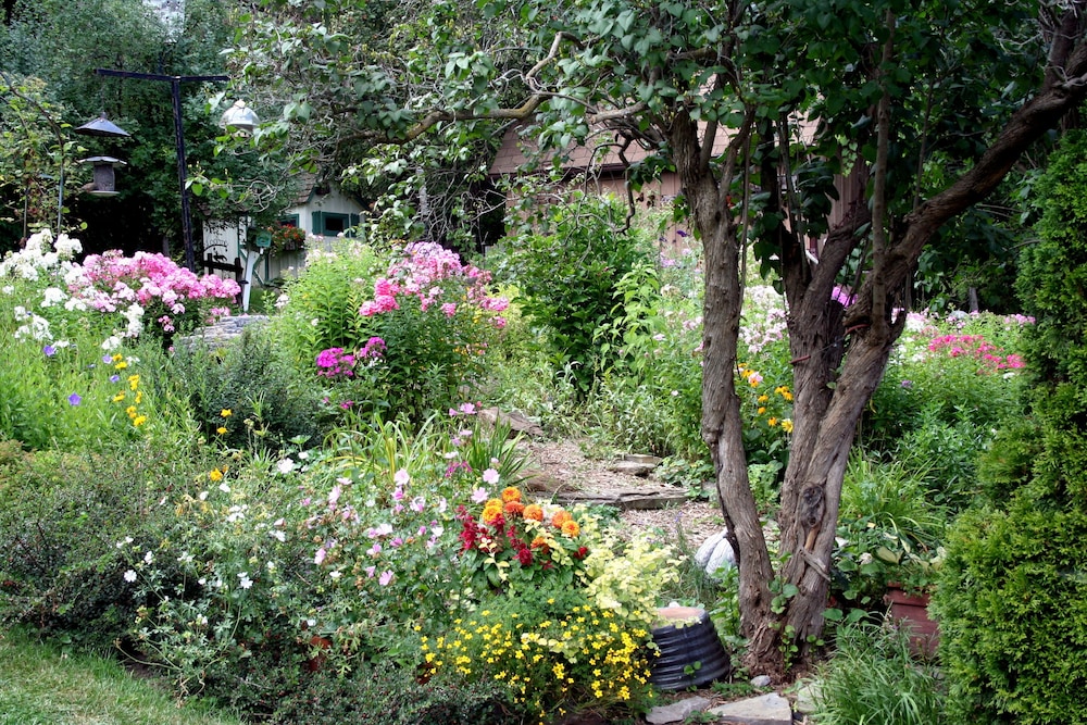 Burleys Gardens and Suite