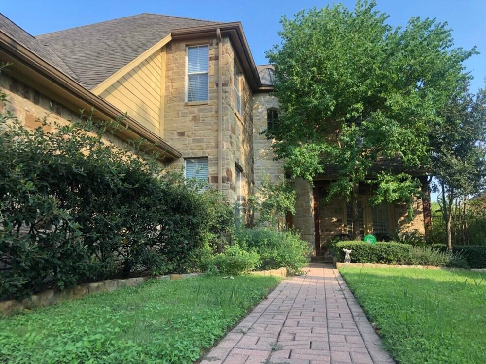 Austin Charm Home by The Key Rentals