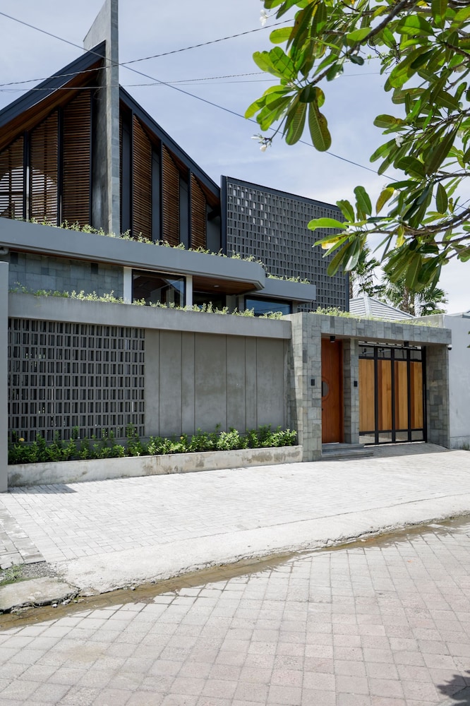 Brand New Modern Villa in Key Seminyak