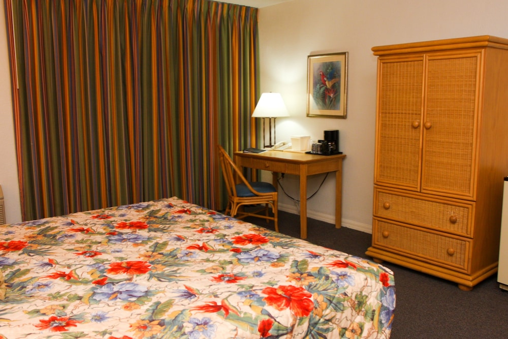 Castaways Resort and Suites - Photo 14