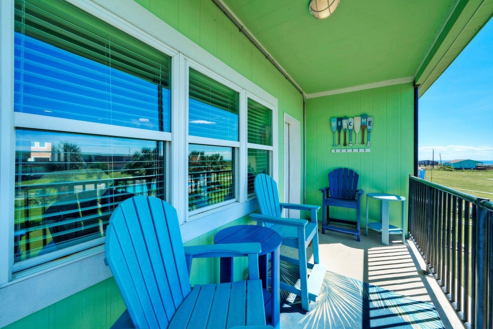 Blue Water Bliss by Avantstay Boardwalk to Beach