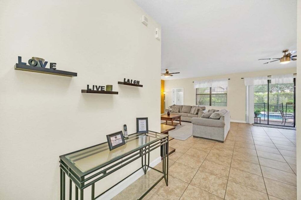 Incredible Pool Spa & Game Room Private Home! 6 Bedroom Villa