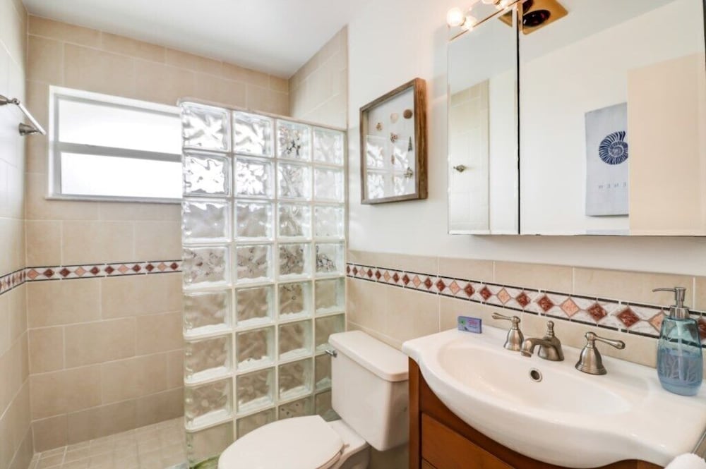 Sea Spray Inn - Property Image 12