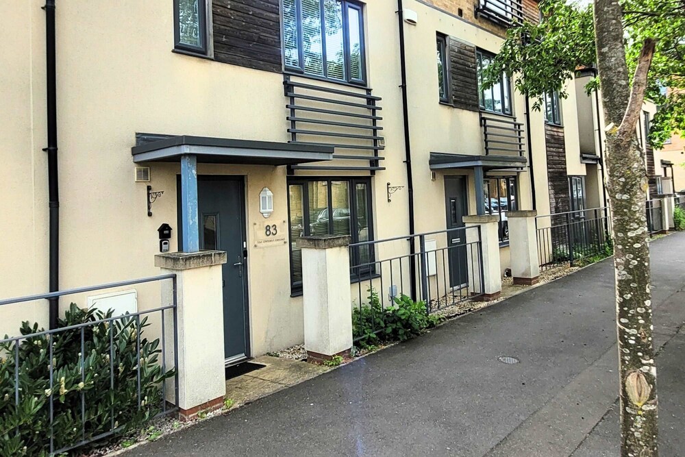 Last Minute Deals 4BR House of Four Chimneys
