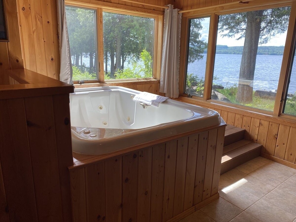 Gunflint Lodge & Outfitters