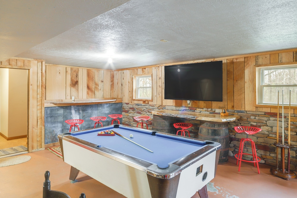 34 Mi to Ark Encounter: Kentucky Family Farmhouse