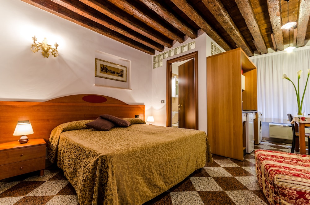 Venice Apartments