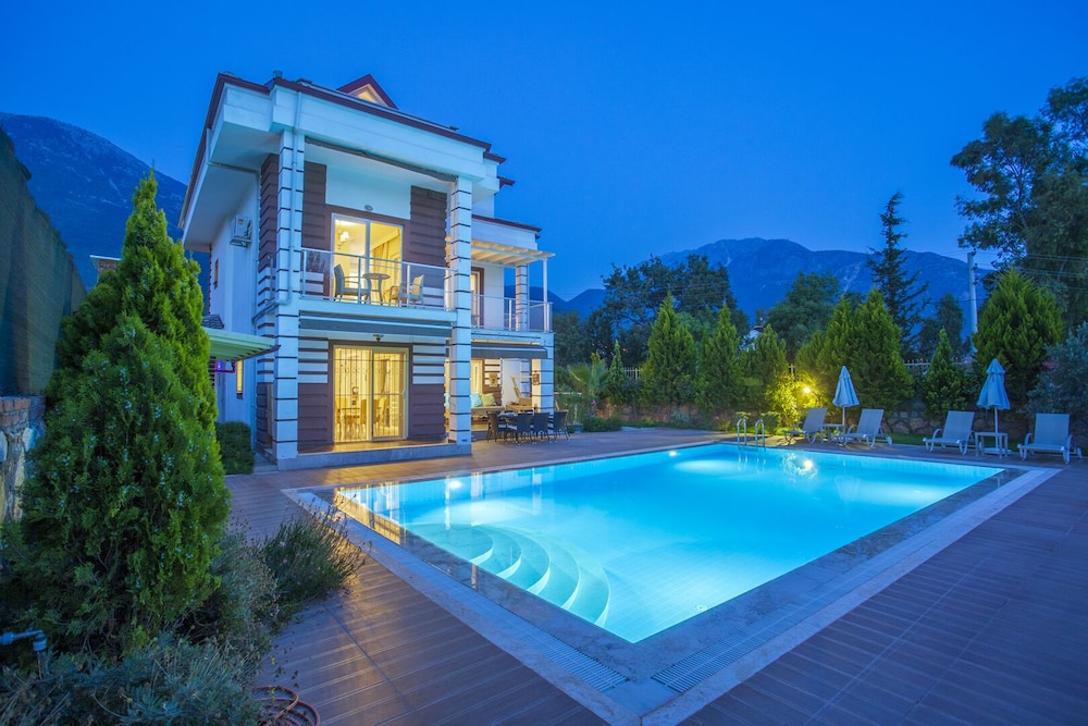 Four Seasons Villa 5 view 4