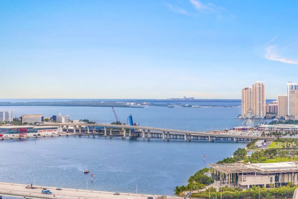 City Vibes Ocean View Next to Art Basel