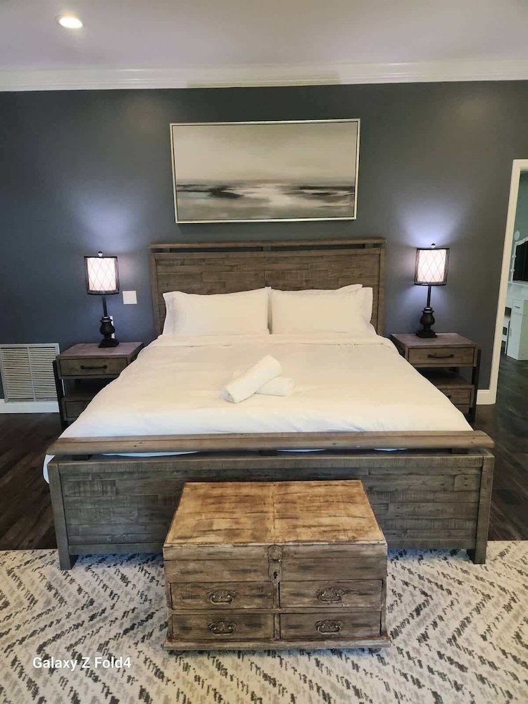 Executive 5 Bedroom Pool Home, Dade City!