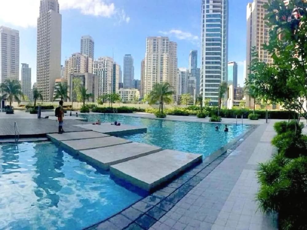 Apex At Jazz Makati - 41m2 Corner Apartment With Private Balcony City View