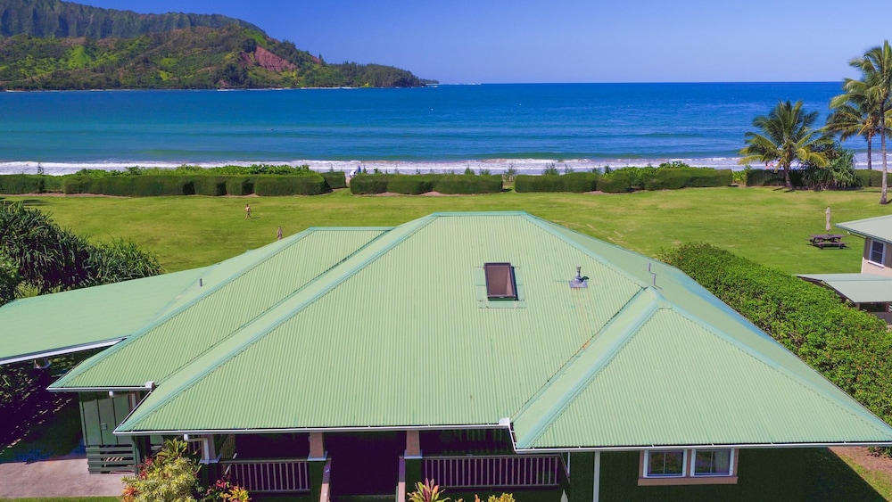 Hanalei Nalu in Hanalei