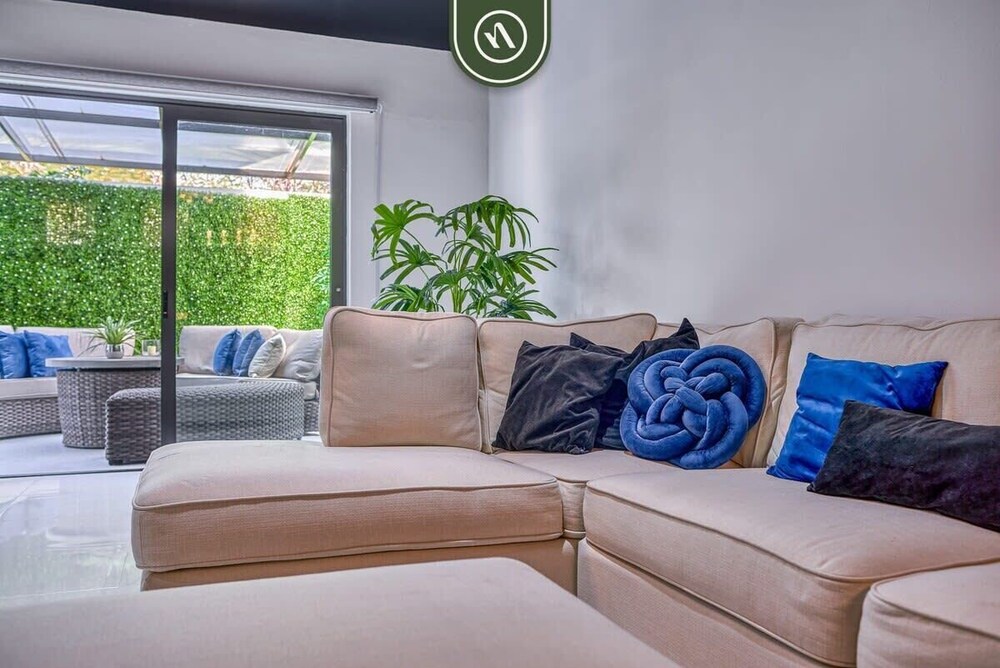 Modern 2BR Condo in Old Town - Private Terrace
