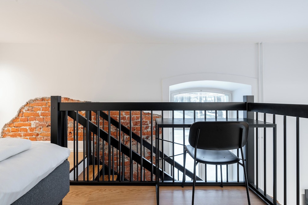 Stylish Loft next to City Center & Lake Pyhäjärvi