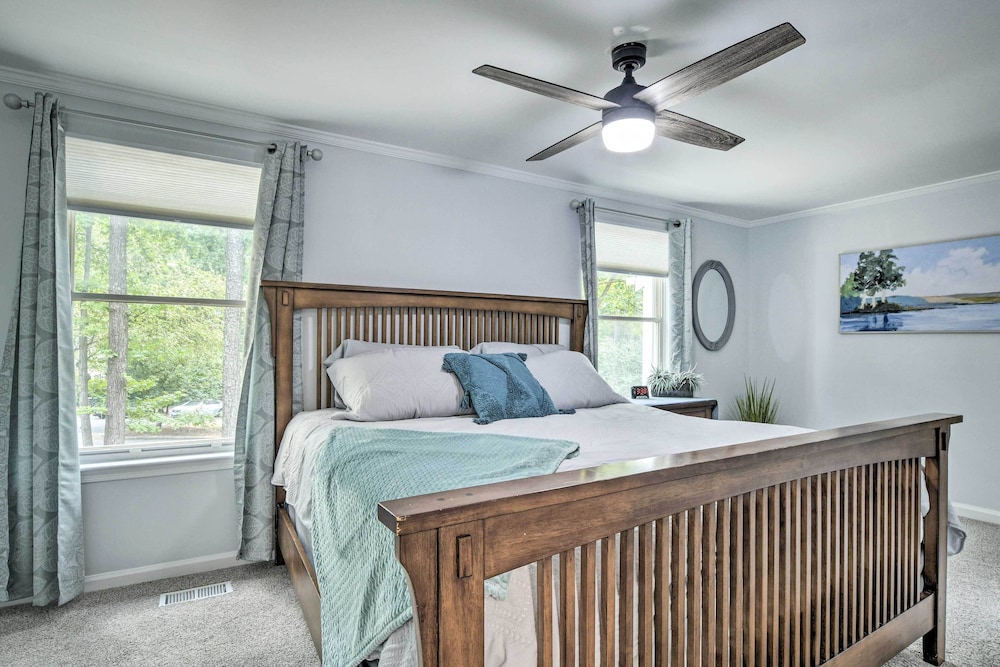 Walk to Dtwn & Breweries: Townhome in Cary! view 5