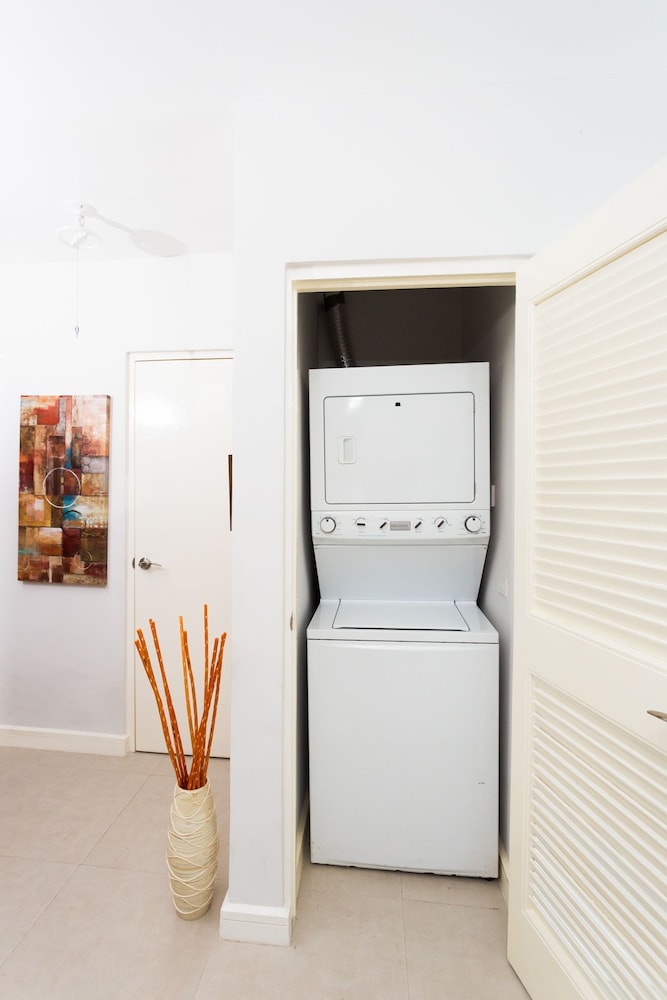 Kingston Luxury Guest Apt at Sullivan