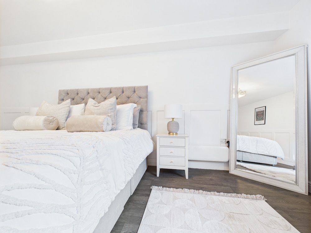 Modern Chaffordhundred Apartment Long Stay Sleeps2