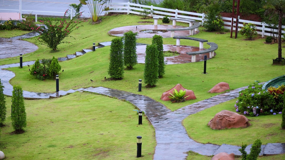 Breeze Hill Hotel