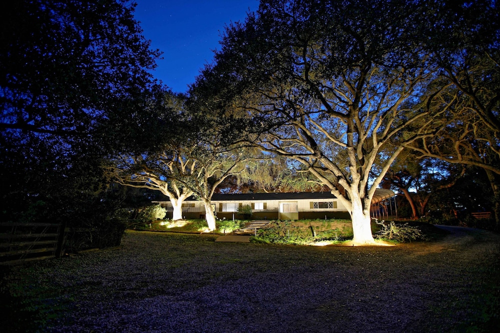 3 Mi to Golf & Wineries: Arroyo Grande Home!