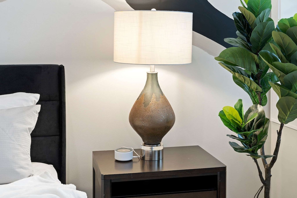 Spacious Bright Modern New Unit in Tri Taylor