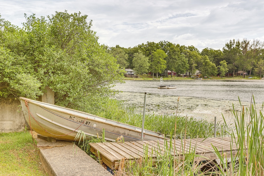 Lakefront Home w/ Deck: Central Michigan Escape!