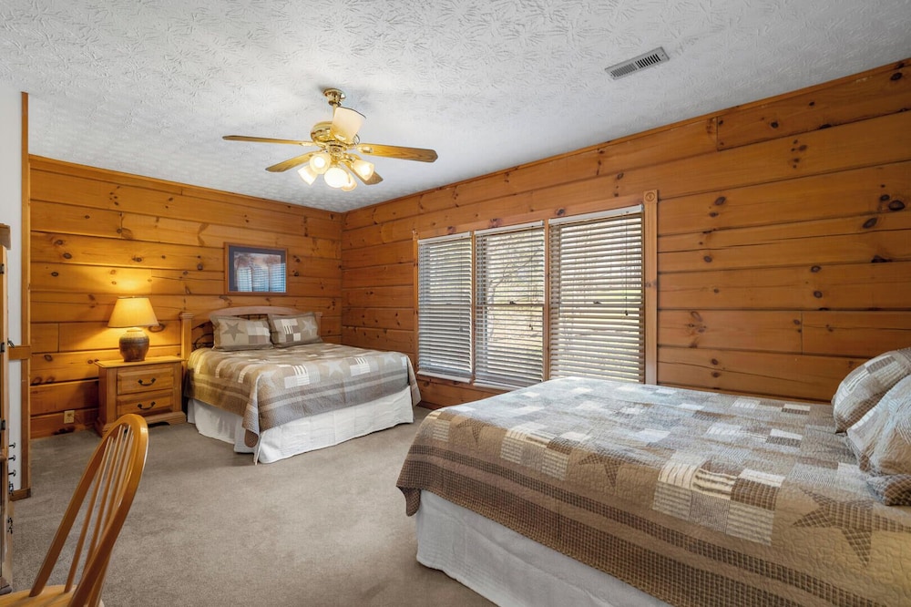 Country Pines Lodge