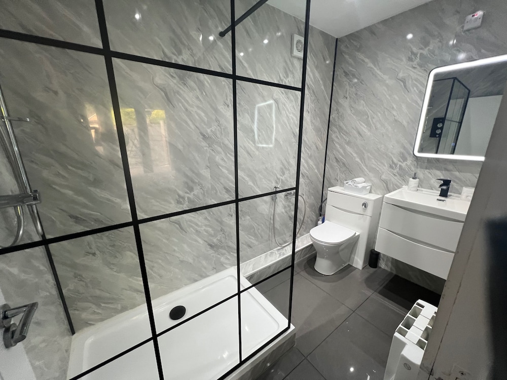 Private 1 Bedroom Apartment - Edinburgh - Sleeps 2