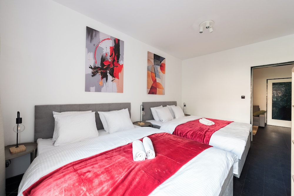 3 bedroom apartment near center
