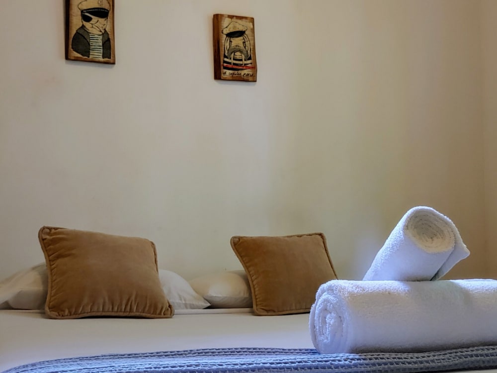 Colibri Surf House & Flats