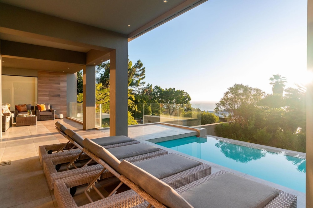 Sapphire Seas - Designer Villa in Camps Bay view 3