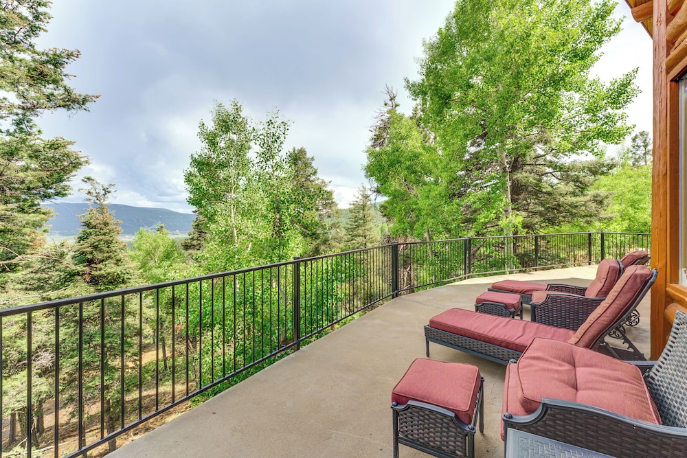 Secluded Angel Fire Retreat: Deck + Stunning View!