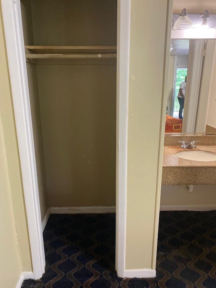 Ivory Tower Motor Inn