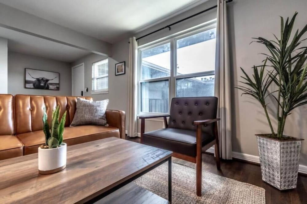 Stylish 1BR Urban Retreat