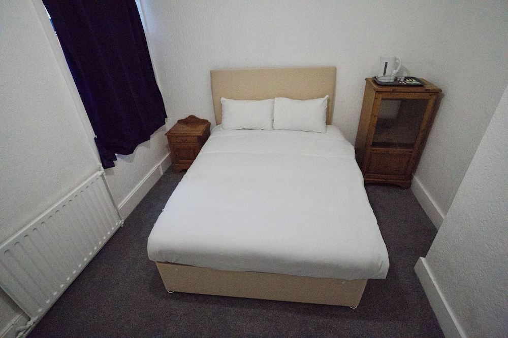 Horley Vacations - Gatwick Birchwood Lodge - Property Image 13
