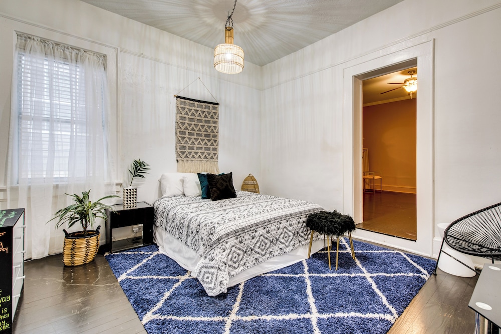 Renovated ATL Home 2 Mi to Mercedes-benz Stadium!