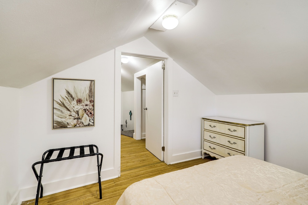1 Mi to Dtwn! Restored 1930s Brenham Retreat