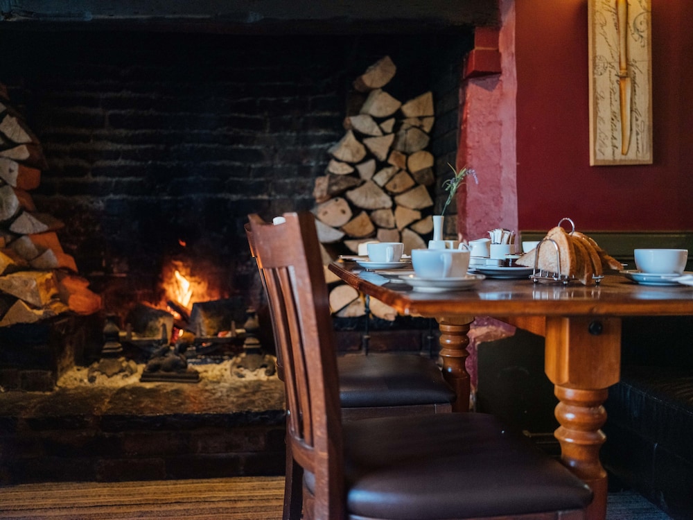 Worcester Vacations - The Bell Inn - Property Image 11