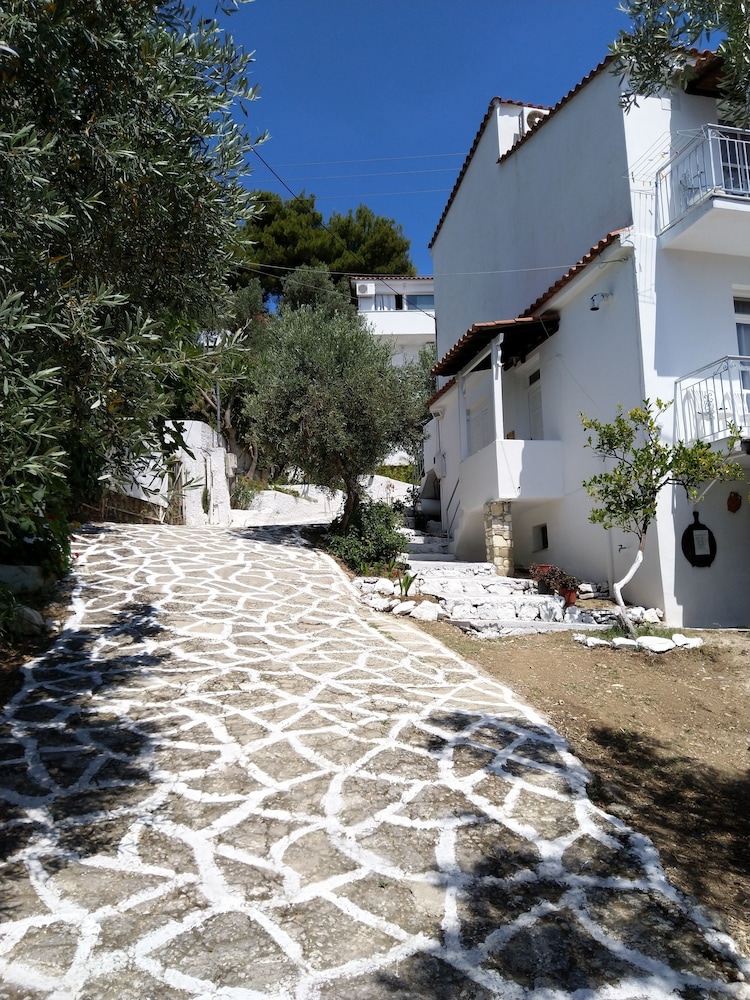AMARANTHOS SKIATHOS VIEW