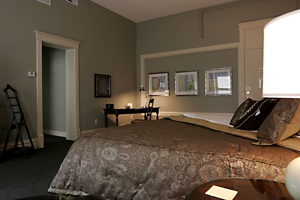 Tremont Inn on Main