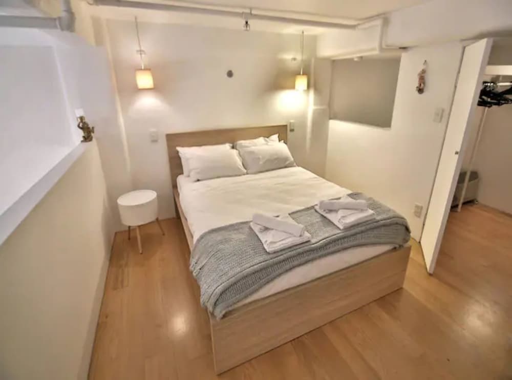 Stylish, Unique Loft. Superb Location On Queen St view 3