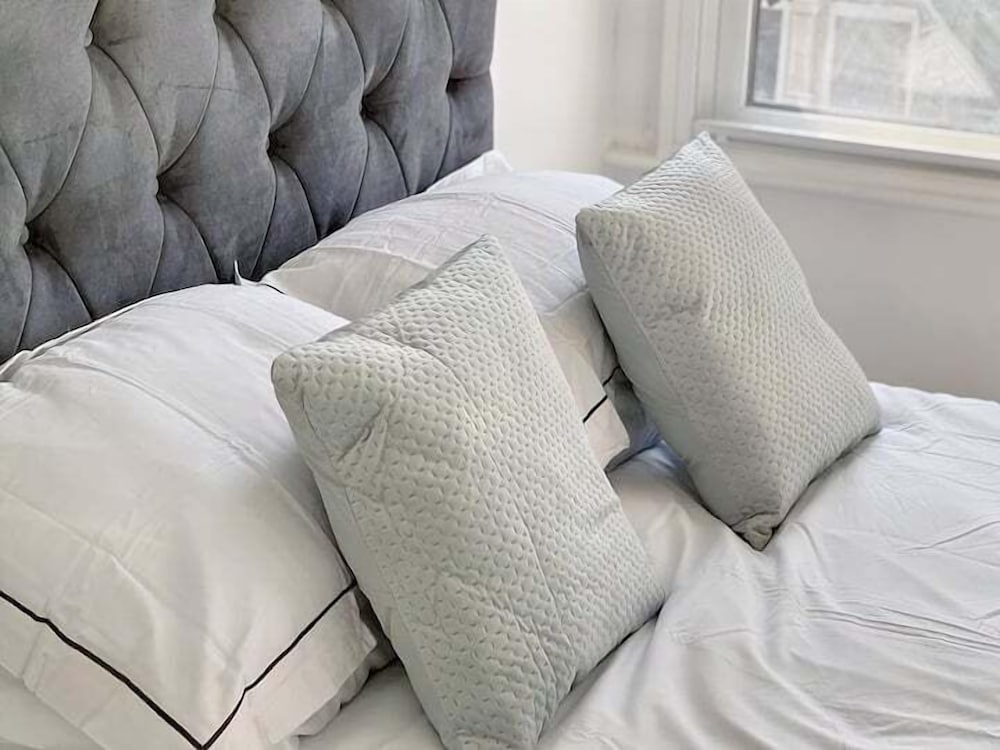 Modern Room in Centrally Located- Room 4