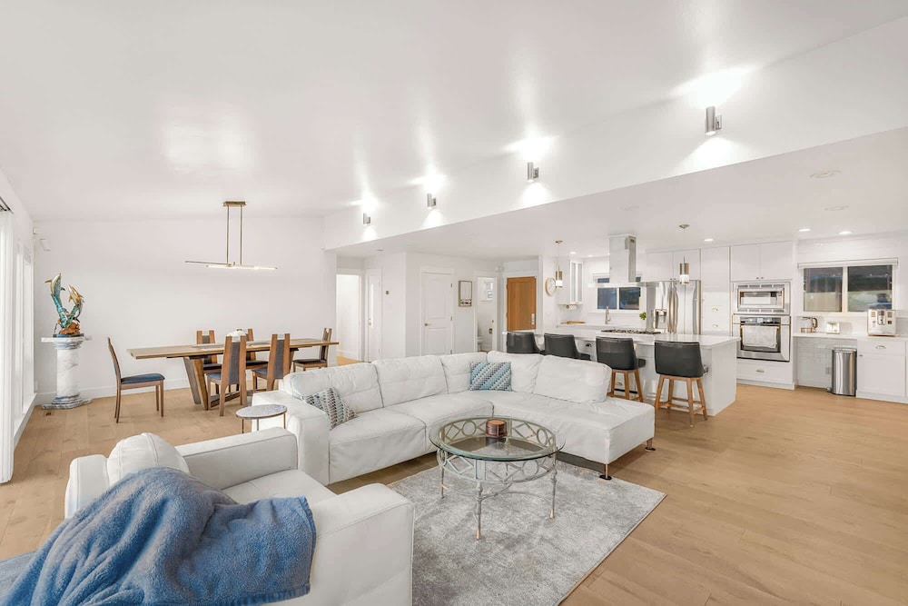 @marbella Lane-oceanfront Retreat w/ Stunning View