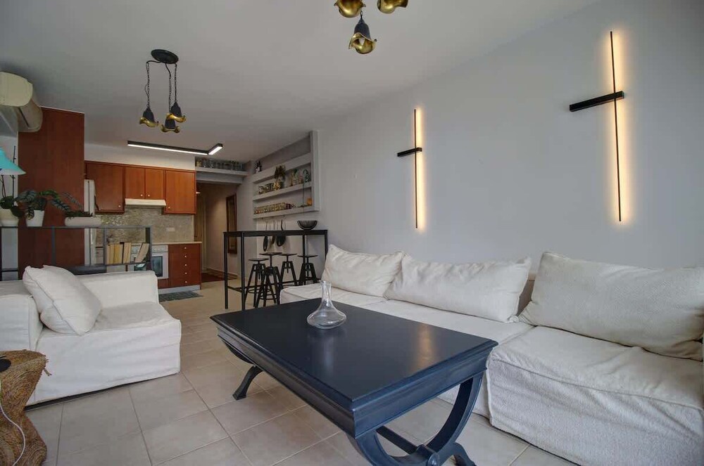 Villa Elias 3BR with Jacuzzi & Pool